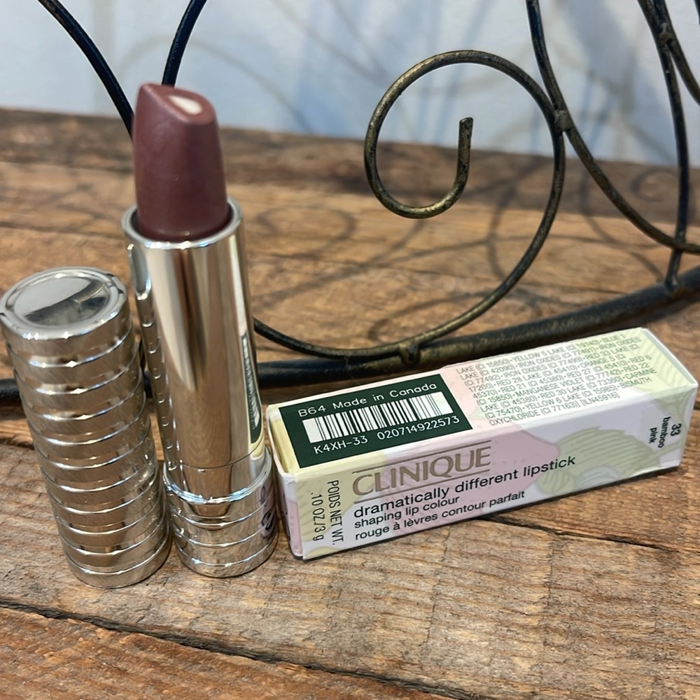 🆕Clinique Dramatically Different Lipstick - Picture 2 of 11